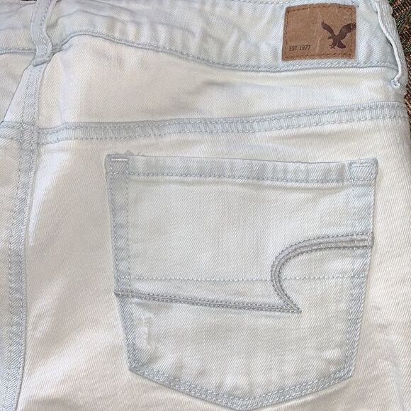 EUC AMERICAN EAGLE SIZE 8 DISTRESSED ANS PATCHED SHORTIE SHORTS - Picture 6 of 7